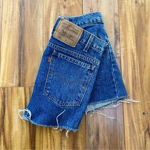 Vintage orange tan Levi’s cutoff distressed denim jean shorts size 29
